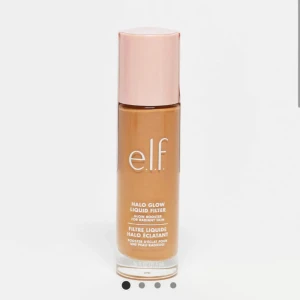 E.L.F - Halo Glow Liquid Filter - Färgen är ”5 Medium/Tan” priset går att diskuteras 💗💗Har använt den några gånger men det finns mycket produkt kvar 💗💗