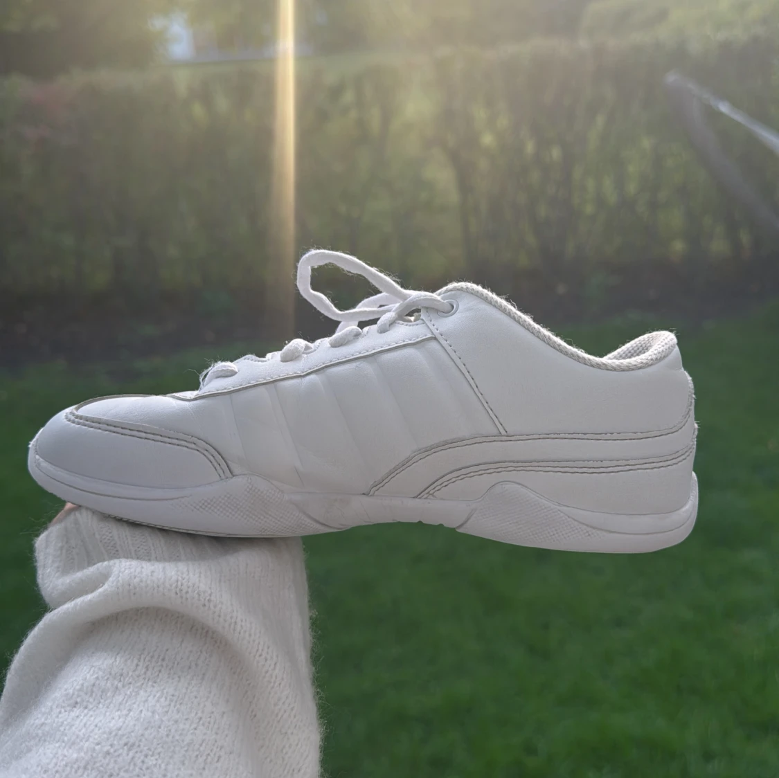 Vita cheer sneakers från Varsity - 2