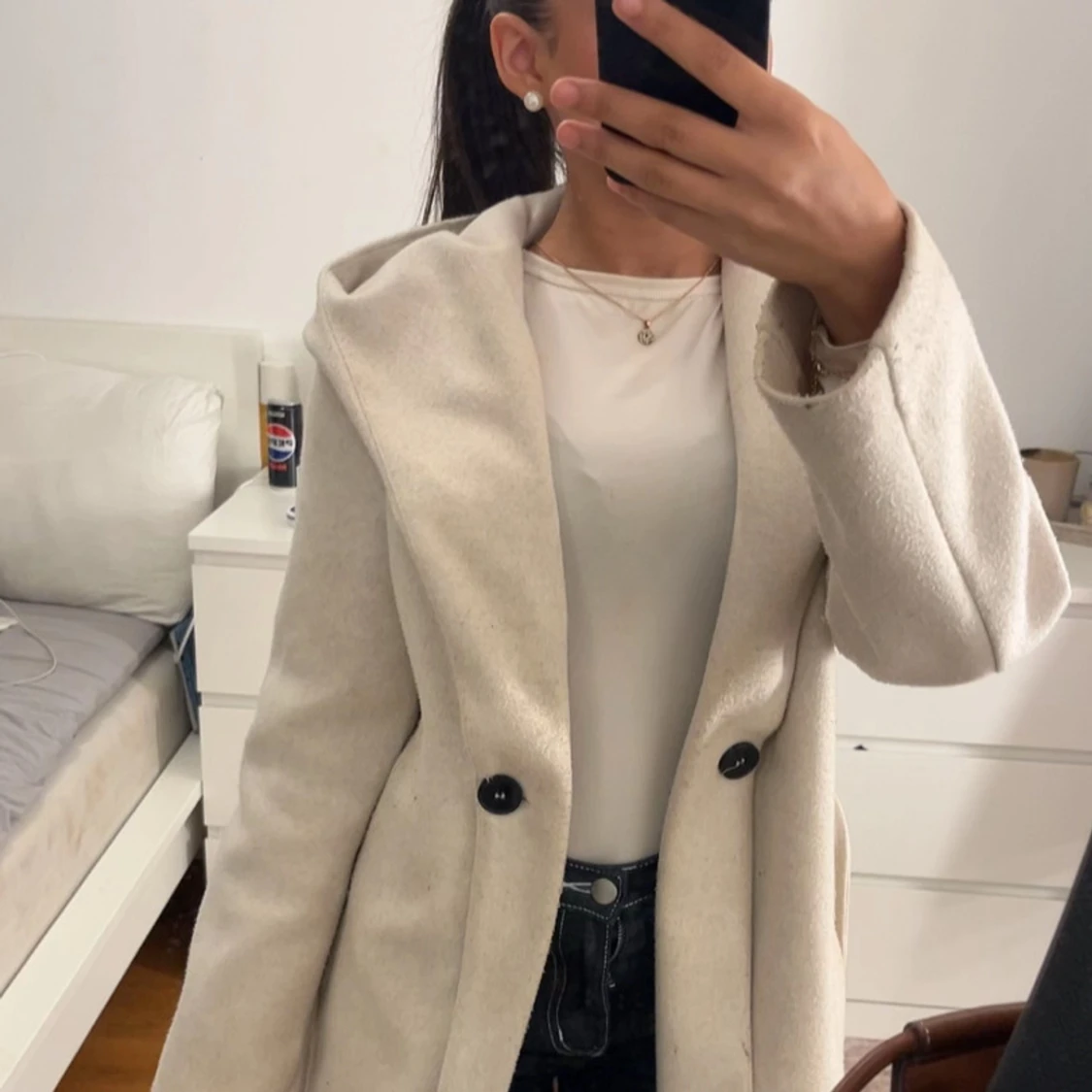 Beige kappa med bälte och knappar - 2