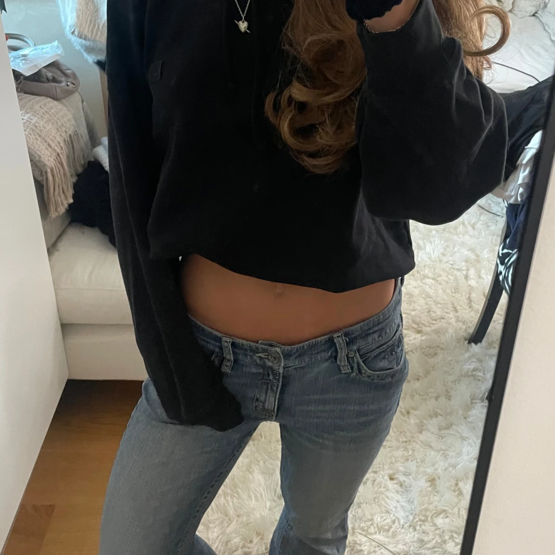 Lågmidjade blå jeans med unik ficka