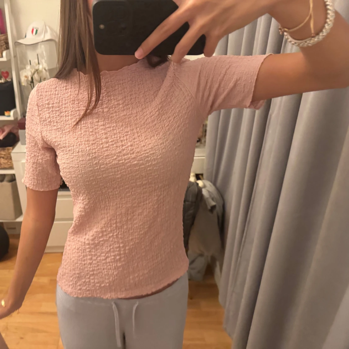 Ljusrosa ribbad topp med kort ärm