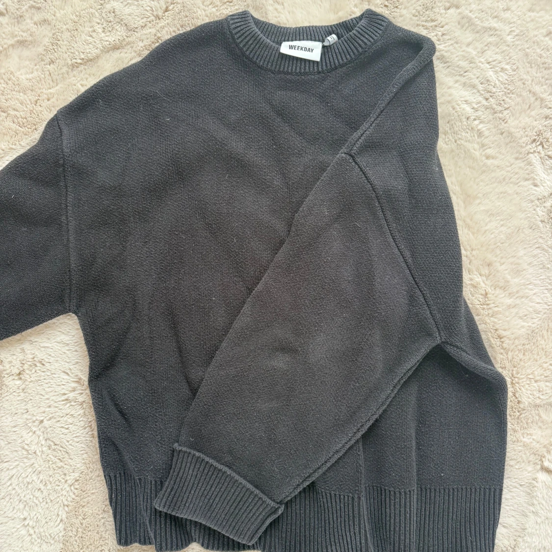 Svart stickad tröja från Weekday - 1