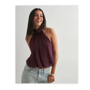  Halterneck topp - Säljer en halterneck topp från Nelly! Färg: Wine. Aldrig använd så är i nyskick. 💕