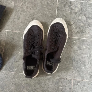 Diesel skor  - Snygga diesel skor storlek 39. Använda enstaka gånger. Jättebra skick❤️❤️