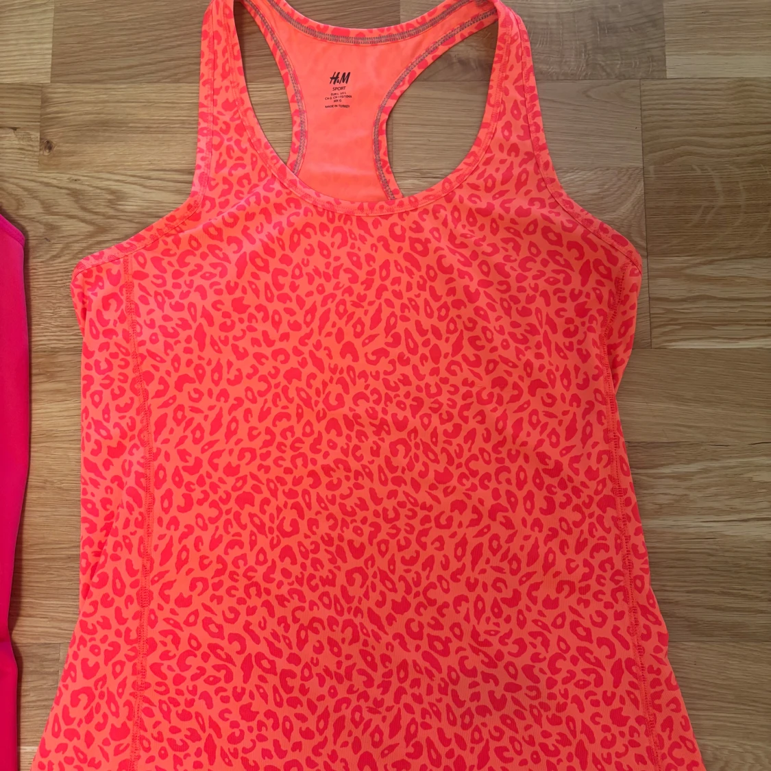 Två träningslinnen i neonrosa - 2