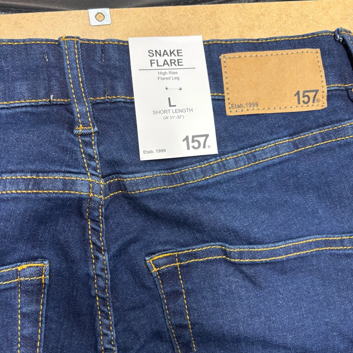 Blå Snake Flare jeans från 157 - 2