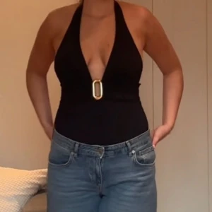 Snygg baddräkt - Säljer denna snygga baddräkten som jag tänkte andvönda som en body men aldrig gjort! Den är alltså aldrig andvönd utan bara testad! Storlek L men passar också M och S