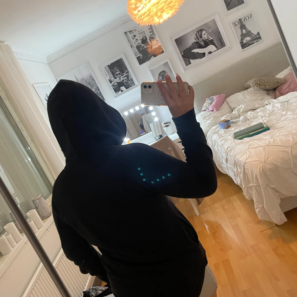Svart hoodie från Adidas med logga - 1