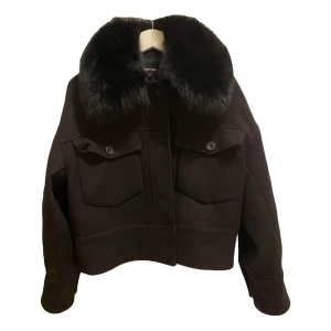 Meotine kappa - Skit snygg kappa ifrån meotine i storlek Xs/S, nypris är ca 3000 kr, använd men fint skick! Bara att skriva vid frågor!!