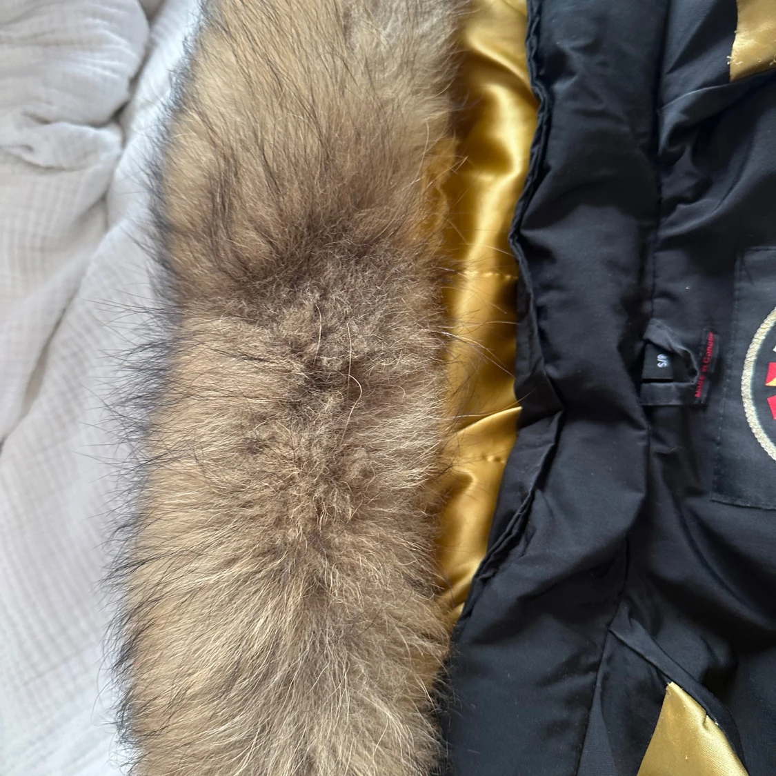 Svart dunjacka Moose Knuckles med päls - 2