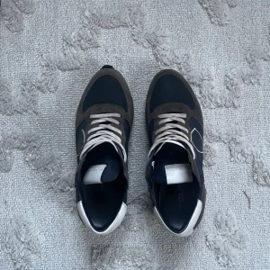 Philippe Model skor  - Skor ifrån Philippe model i storlek 42, kom privat för mer frågor!