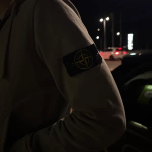 stone island zip tröja - säljer denna jätte snygga stone island zip tröjan då den inte kommer till användning längre, bra skick
