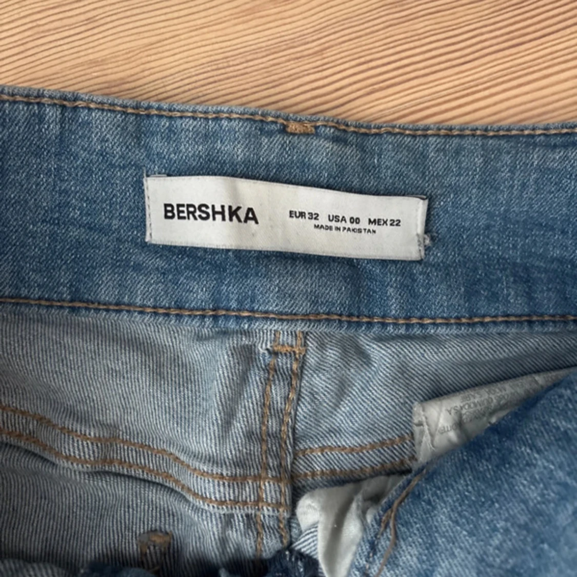 Bootcut jeans från Bershka ljusblå - 2