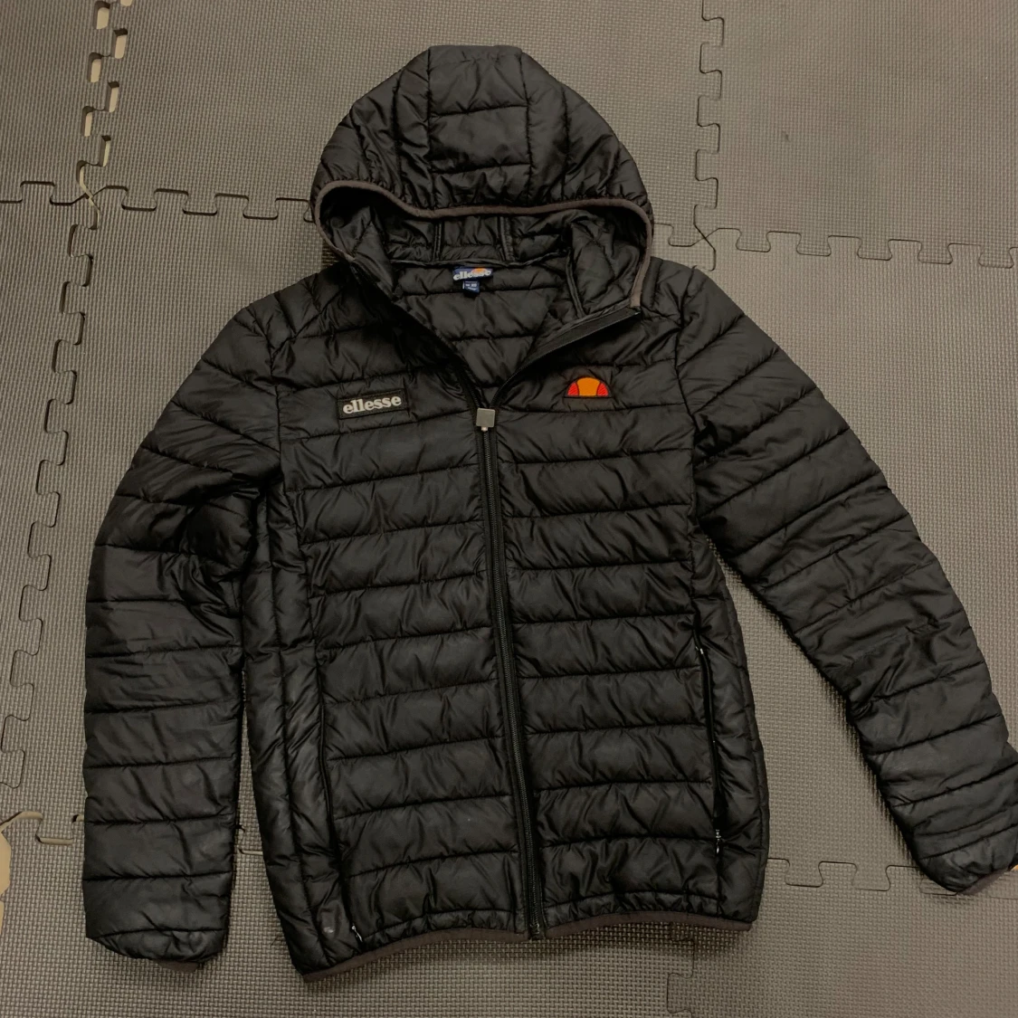 Svart dunjacka från Ellesse XS