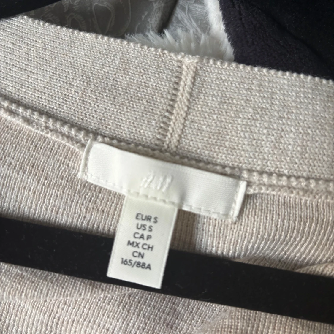 V-Ringad Stickad kofta  - 2