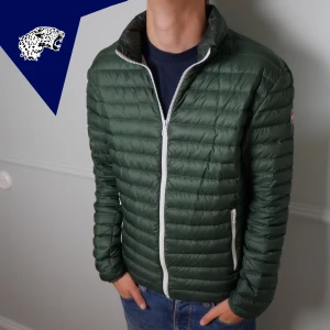 COLMAR JACKA - Fet Colmar dunjacka | Skick: 8.5/10 | Strl: 50 (M) | Modellen är 182 cm | Hör av dig om du undrar någonting!