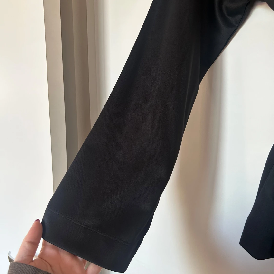 Svart omlottkofta med knytband - 3