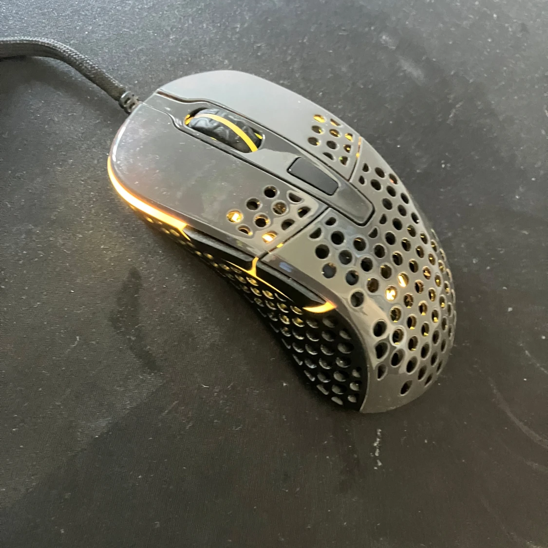 Xtrfy M4 RGB Ultra-Light Gaming Mouse och Tangentbord (Razer)  - 2