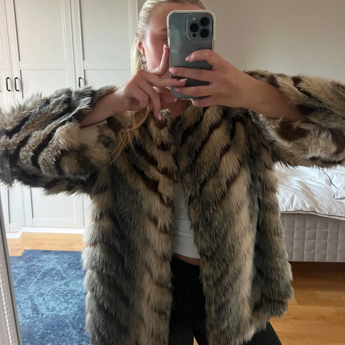 Brun och svart pälsjacka - 2