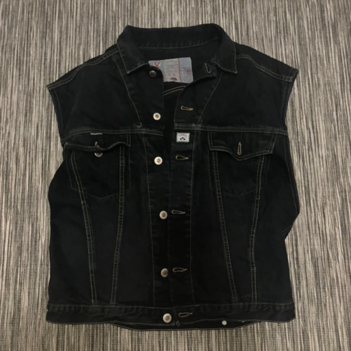 Svart jeansväst från Fashion Victim