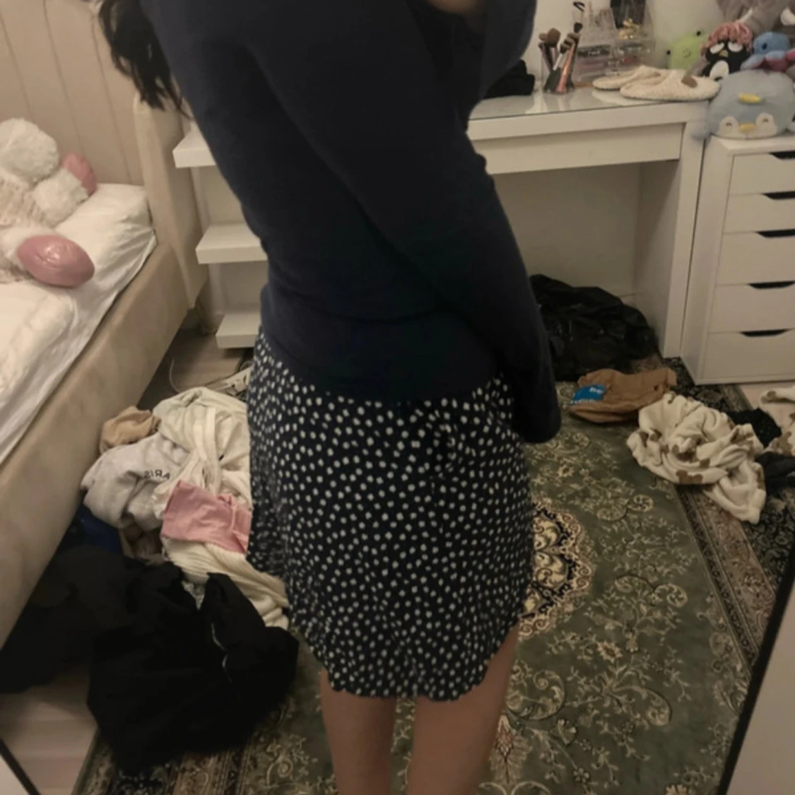 Mörkblå blommig kortkjol - 1