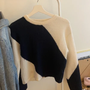 Stickad ginatricot tröja - Stickad tröja från ginatricot, använd några gånger men inga tecken på slitningar💗