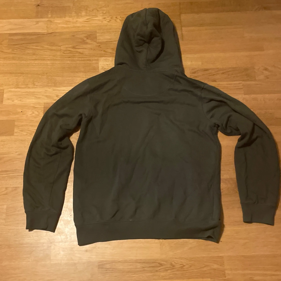 Mörkgrön hoodie från WESC med dragkedja - 3