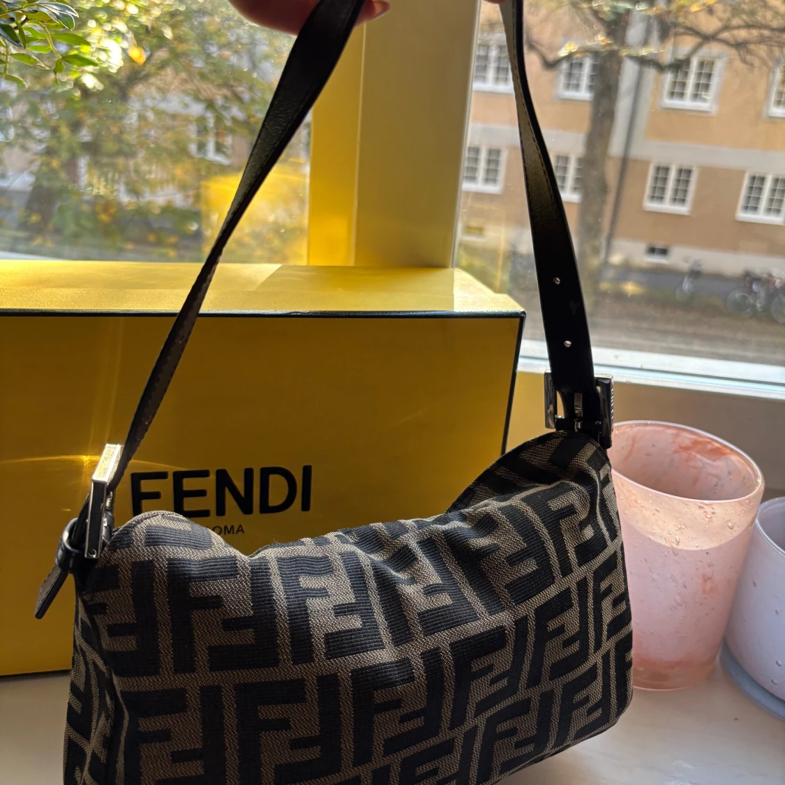 Fendi Baguette axelväska monogram - 2
