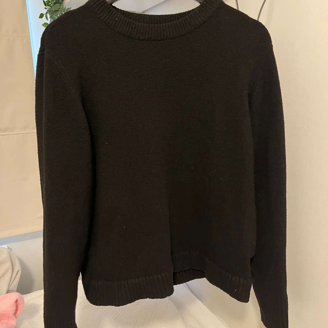 Svart stickad tröja