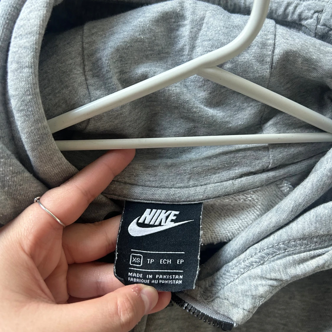 Grå Nike hoodie med dragkedja XS - 2