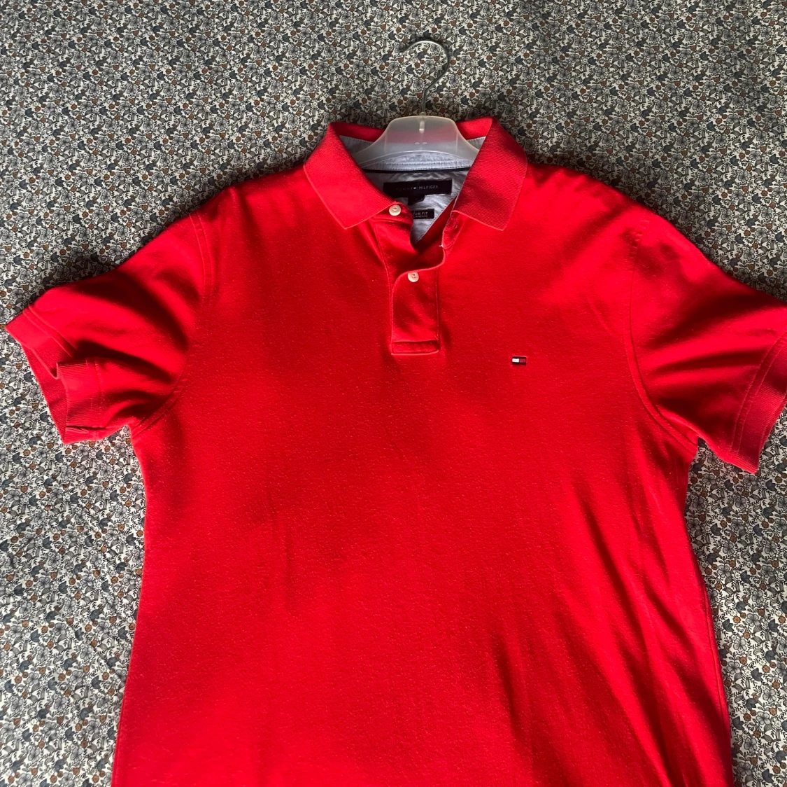 Röd pikétröja från Tommy Hilfiger