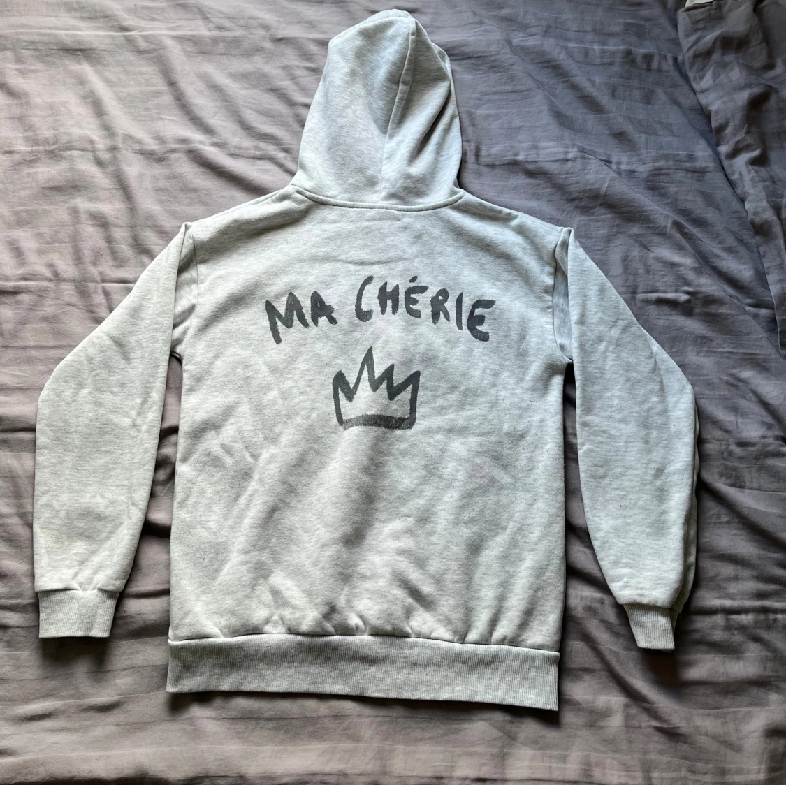Grå hoodie med tryck 'Ma Chérie' - 2
