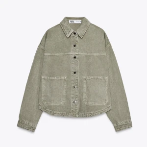 Grön jeans jacka från zara - Skit snygg, perfekt nu till hösten köpte den för 500kr på Zara i stan typ aldrig använd vill bara får bort den ur min garderob så kan tänka mig att gå ner i pris 