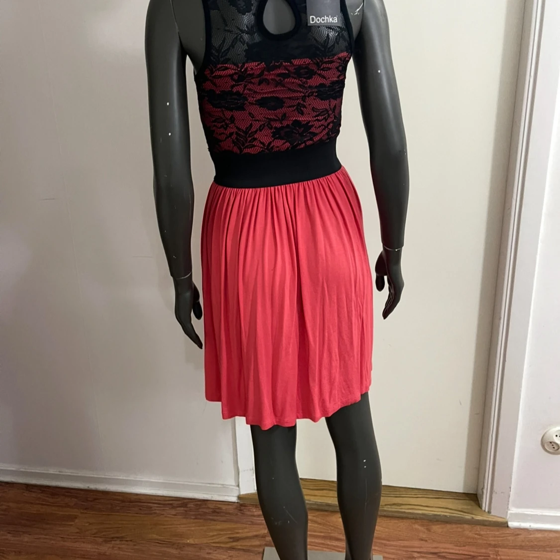 Svart och röd spetsklänning från Dochka - 1