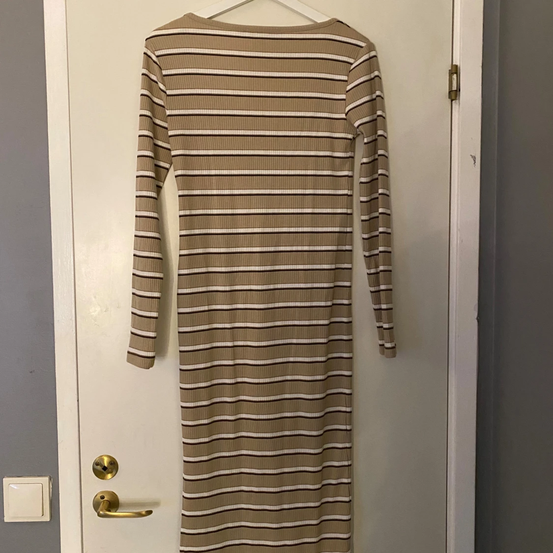 Beige och vit randig långklänning 157 - 1