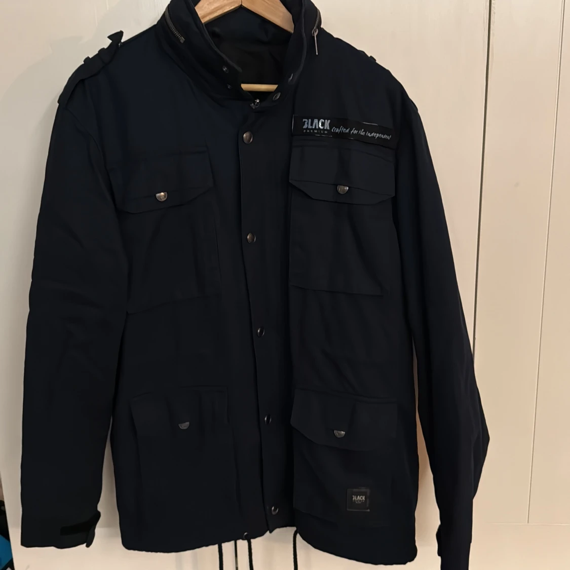 Svart parkajacka från Black Premium