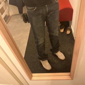 Boomerang jeans - Sjukt feta boomerang jeans, inga defekter förutom lite slitage vid fötterna, skriv vid frågor 