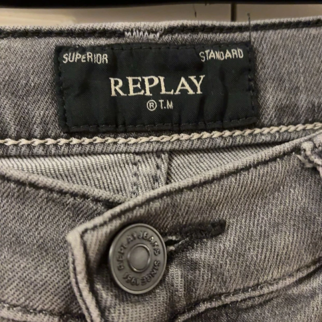 Grå jeans från Replay - 2