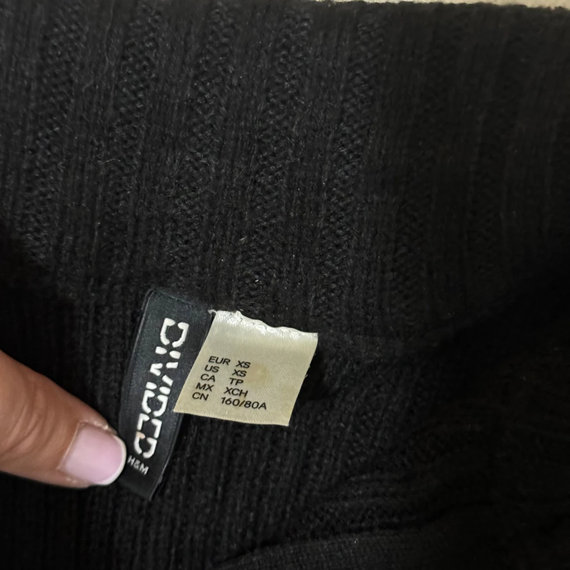 Svart ribbad stickad tröja H&M  - 2