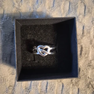 Silver ring  - GRATIS GÅVA MED VARGE ORDER!! Supertrendig stockholmsstil tjejer, ring silver. Vinter ring smycke. Gjord av stål, jag svarar och skickar alltid snabbt!
