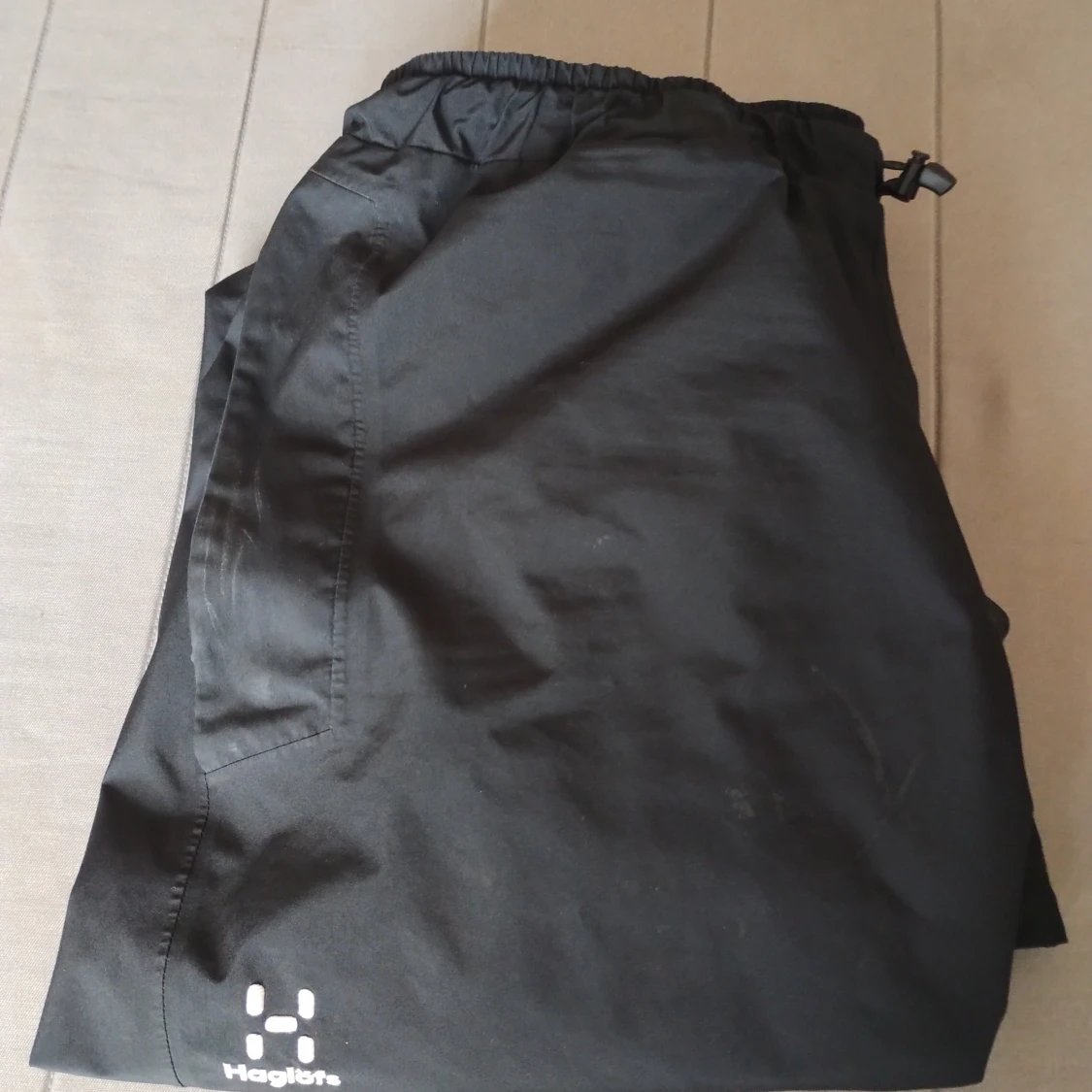 Svarta täckbyxor från Haglöfs M