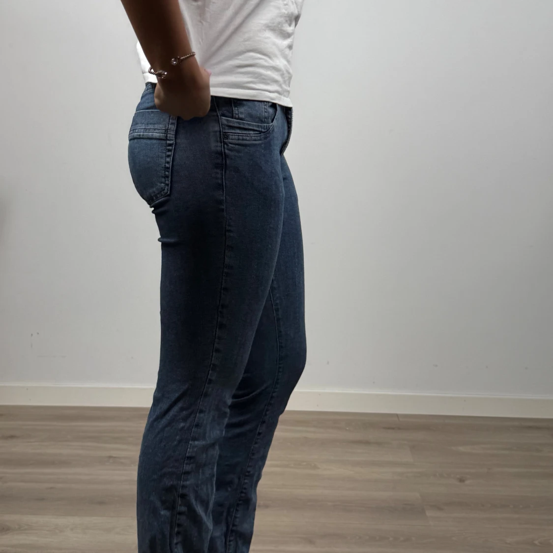 Blå bootcut jeans  - 2
