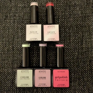 Gel polish/gellack kräver uv-ledlampa -  Nya och oanvända! Ord. pris 85 kr/st. Se bild på färgerna på andra bilden som är tagna från nätet. Gel polish factory - my milkshakes, lavender land, lipgloss, matcha soft serve, ken's girlfriend. 
