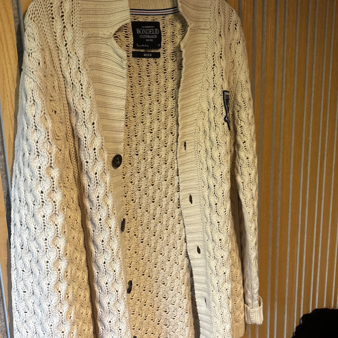 Beige stickad kofta från Bondelid - 1
