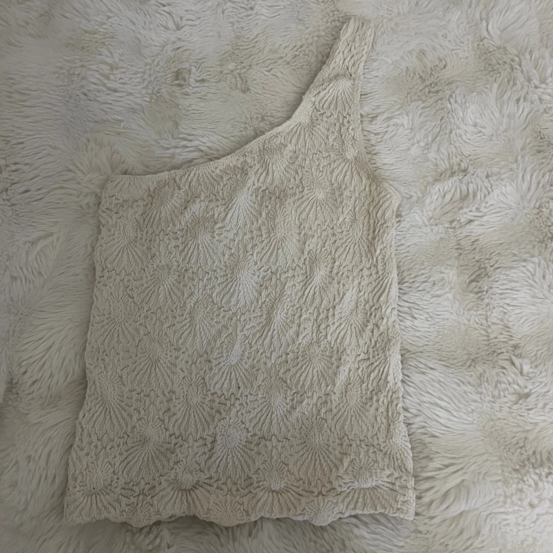 Beige one shoulder topp med struktur