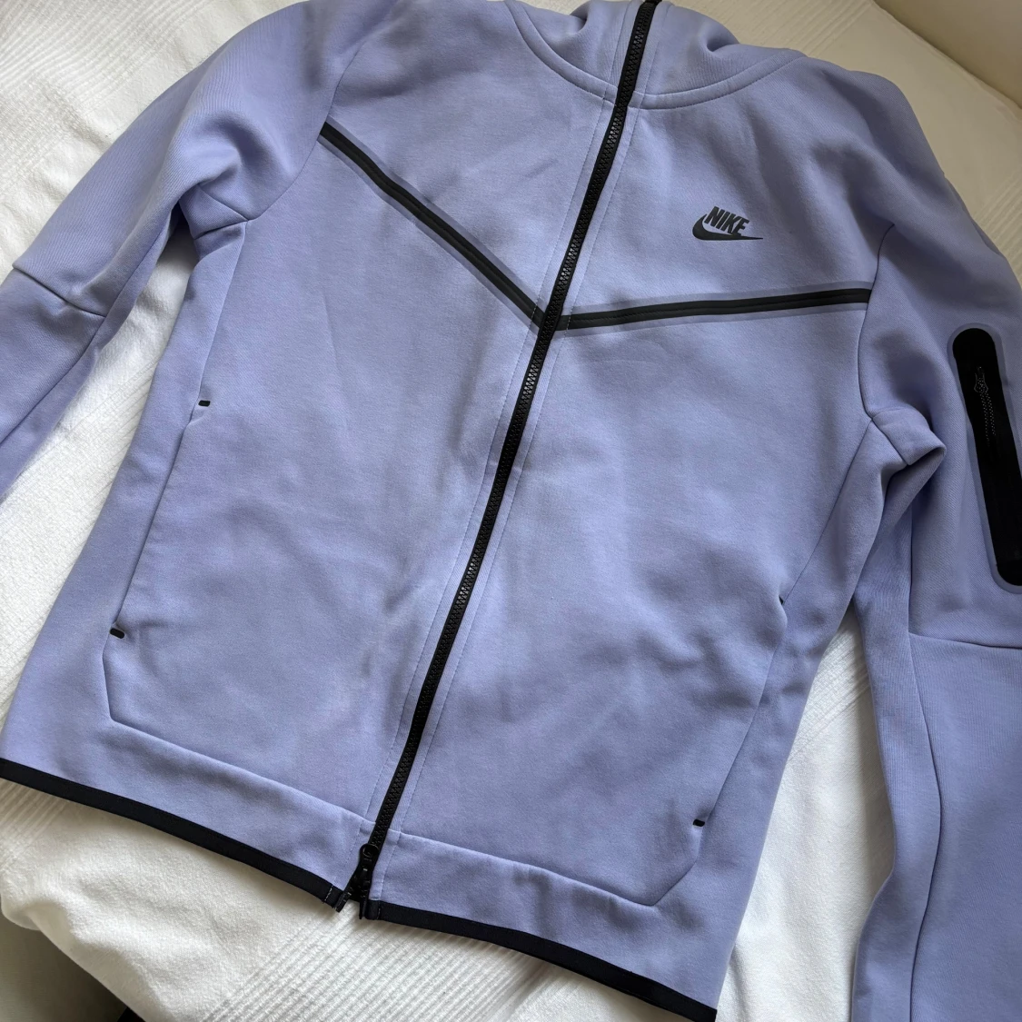 Ljuslila zip-hoodie från Nike