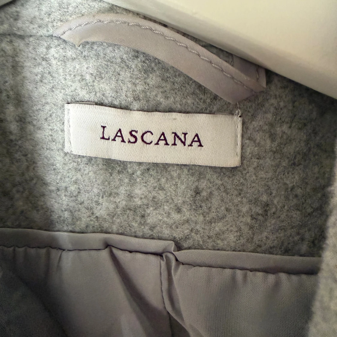 Grå kappa med bälte från Lascana - 1