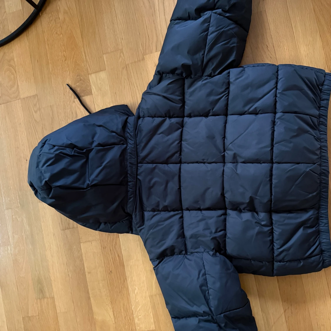 Svart pufferjacka från Levi's med huva - 1