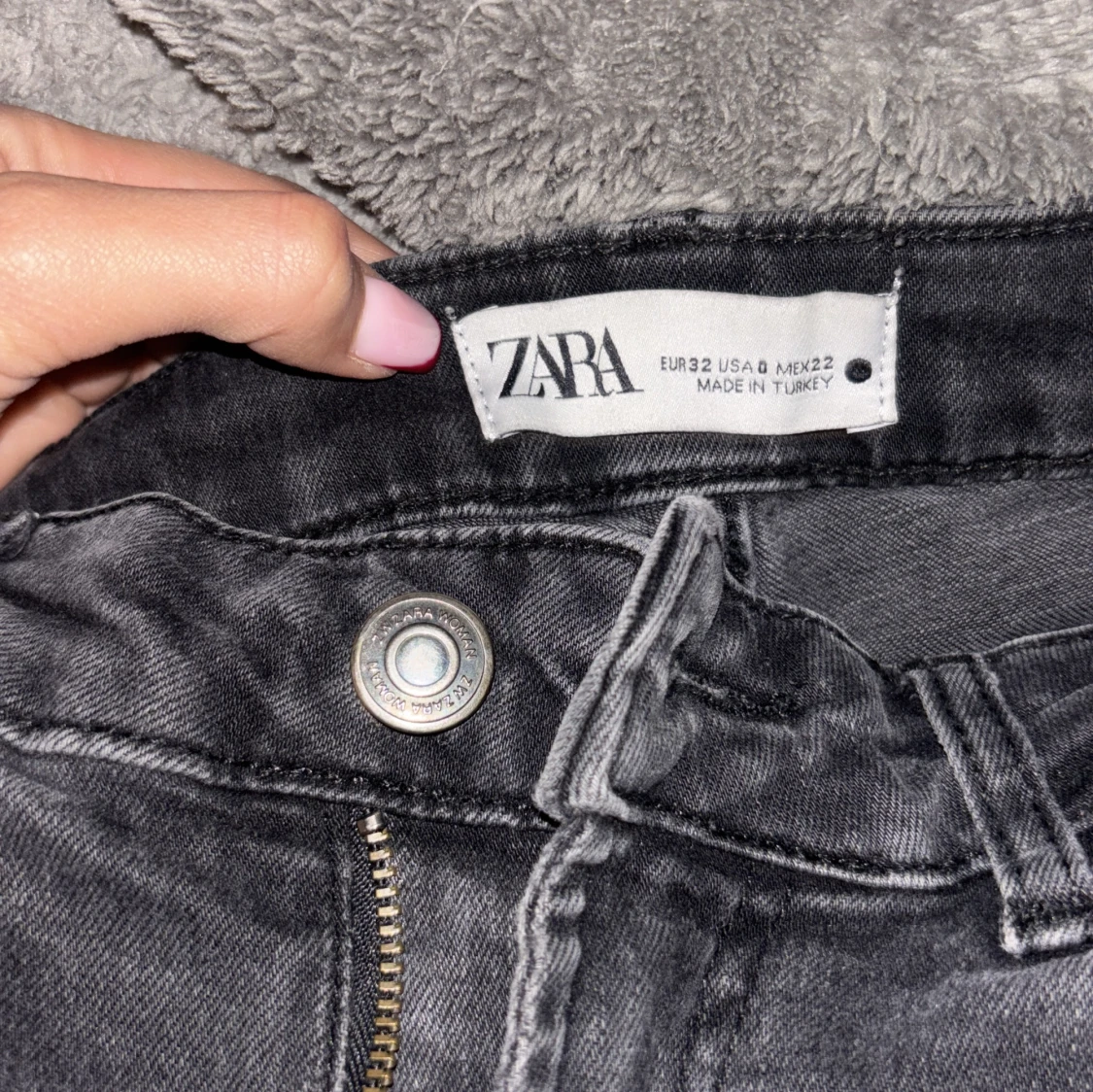 Svarta jeans från Zara, storlek 32 - 1