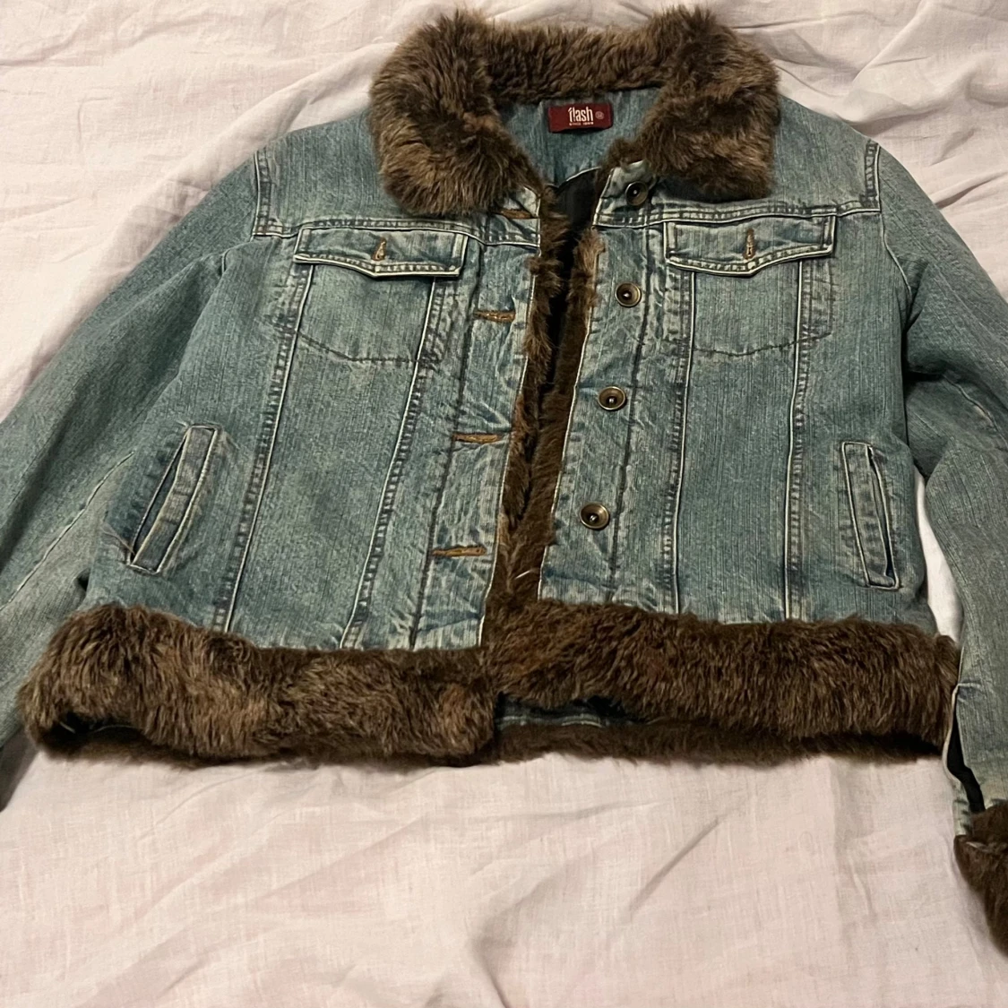 Jeansjacka med fuskpäls från Flash